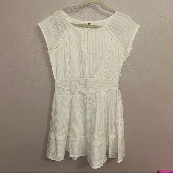 JESSAMINE Dresses & Skirts - White Short-Sleeve Midi Dress - Timeless Casual Style